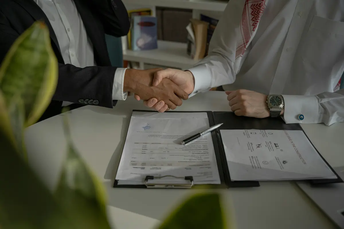 Schimbare angajator muncitor strain Moldova - contract de munca