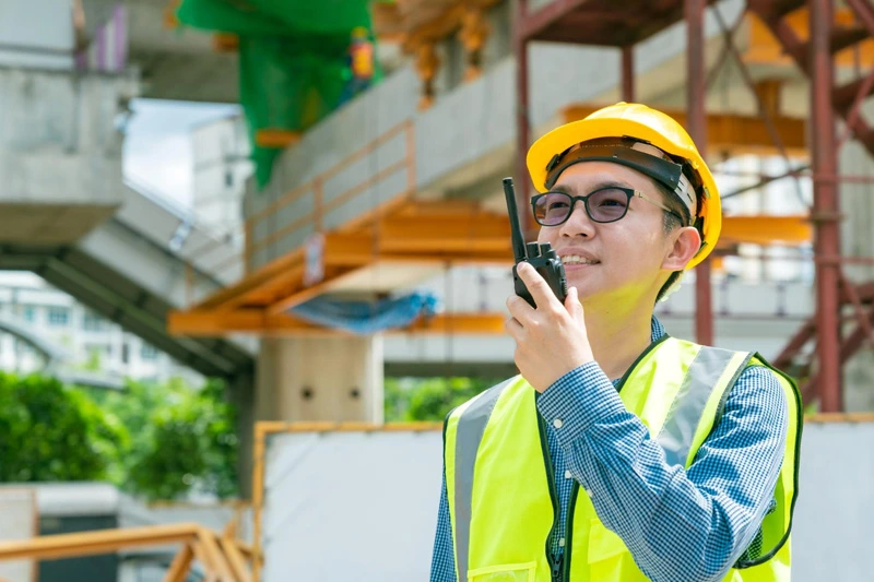 Personal din Asia pentru construcții în echipă