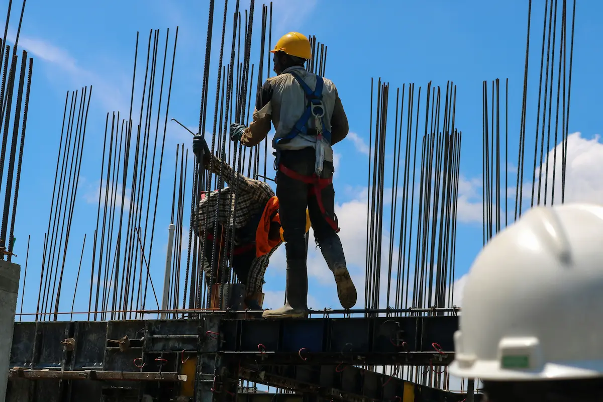 Muncitor calificat din Asia pe santier de constructii in Moldova