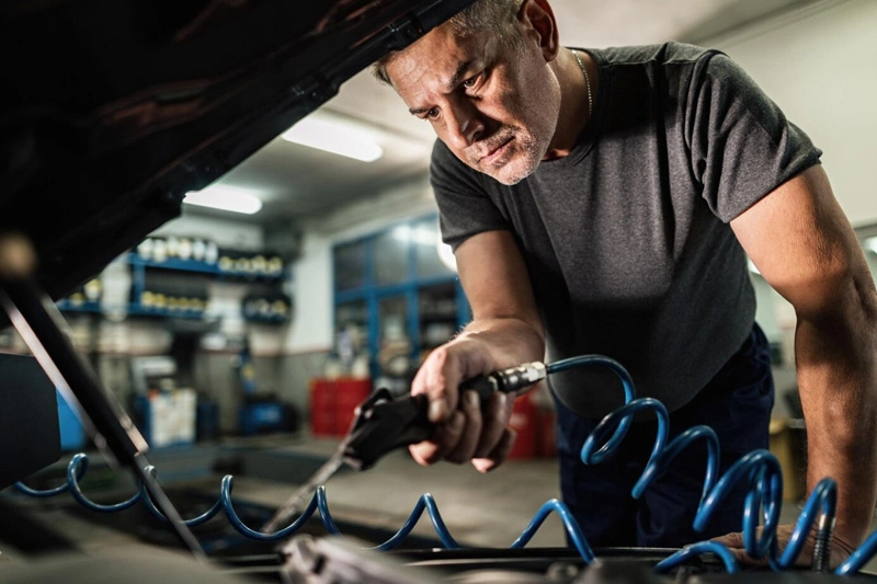 Personal service auto din Asia la lucru