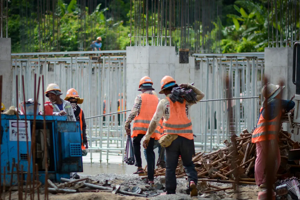 Muncitori din Asia Moldova pe santier de constructii