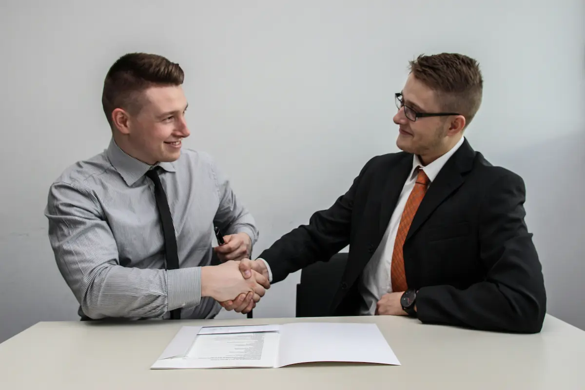 Comparație între modelele de plată pentru recrutarea muncitorilor din Asia