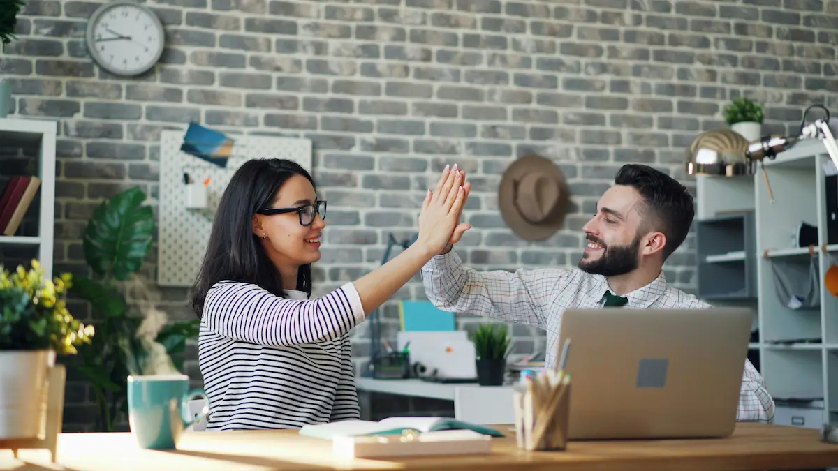 Antreprenor din Moldova care analizează oferta de recrutare din Asia